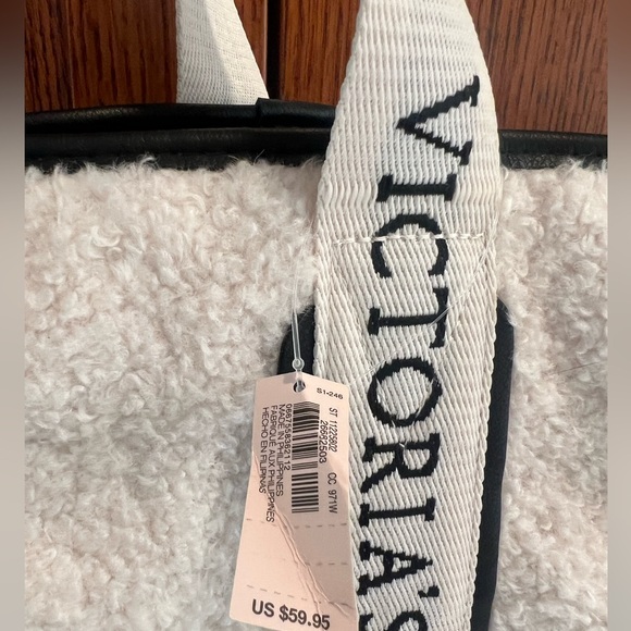 NWT Victoria's Secret 🖤 Plush Fleece Sherpa Tote Bag Zip Closure Off White 🐑 - Picture 4 of 9